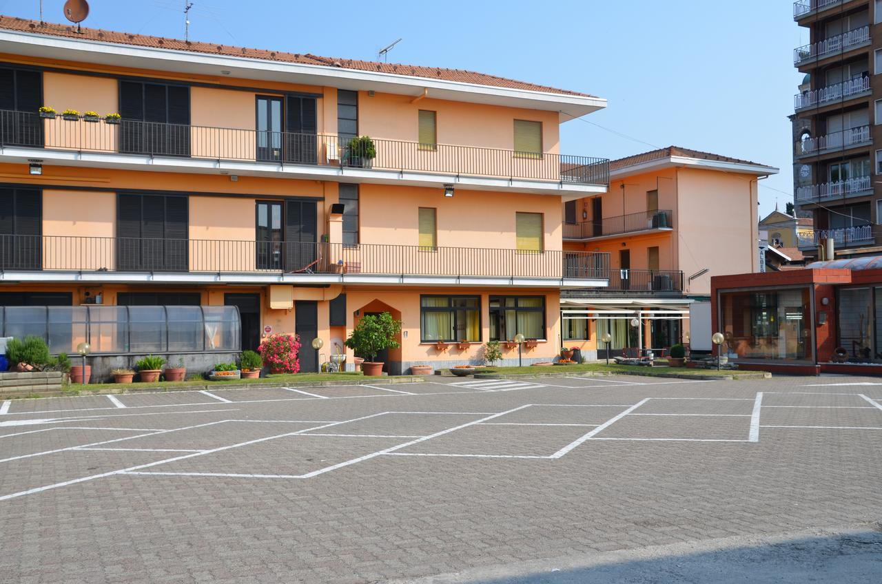 Albergo Roma Gattico Екстер'єр фото